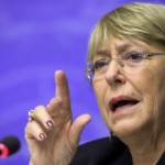 Bachelet reaparece en lanzamiento literario: «Estoy en Chile, en forma definitiva, para asentarme en mi tierra»